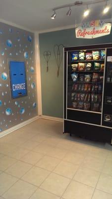 Snack vending, change machine $1, $5, $10, $20