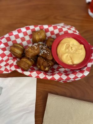 Pretzel bites & spicy mustard