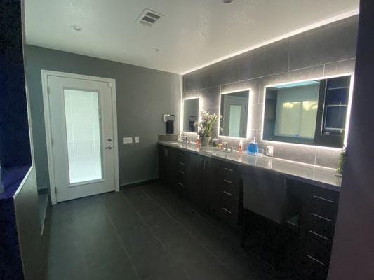 Bathroom vanity