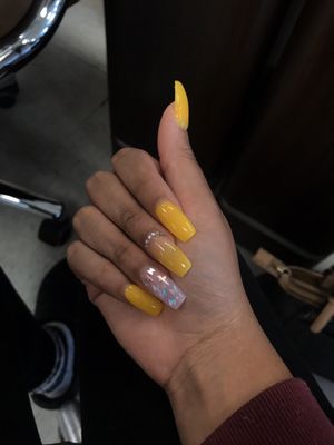 Lee Nails