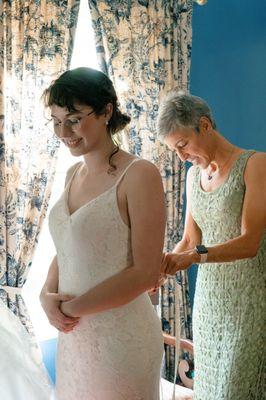 This is probably the most precious moment for both mom and daughter and it's so important to capture it well.