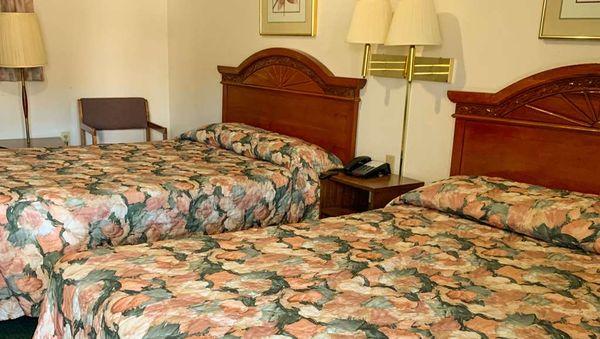 MH RegalInnClayton Clayton GA Guestroom TwoDoubleBeds