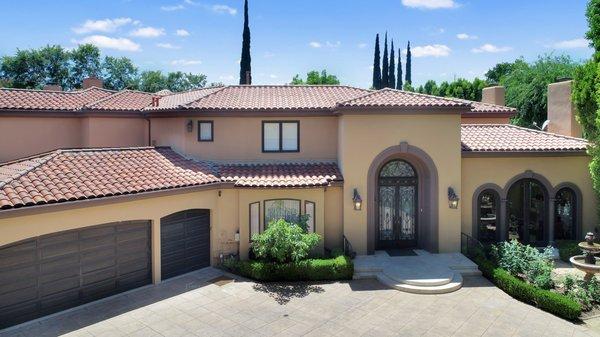 Superb gated estate in Encino. It was my pleasure to list this stellar property.