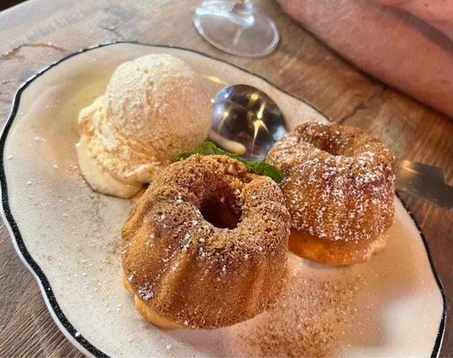 Cinnamon Bundt cake