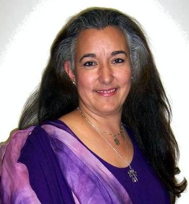 I am Leticia Montiel, DCH and I bring healing into deeper levels, guiding you to experience trance in an entirely different way.