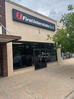 Exterior image of First Interstate Bank in Nebraska City, NE.