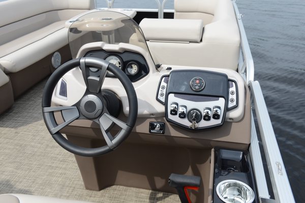 2018 Princecraft Vectra 23 w/ 150hp (12 person max)