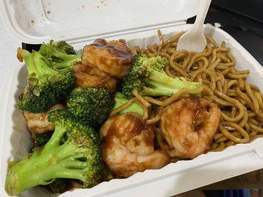 83. Shrimp with Broccoli and plain lo mein