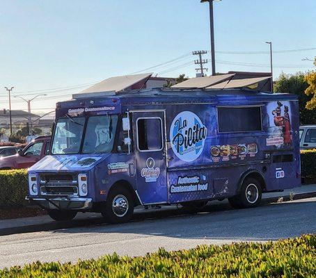 Curbside food truck