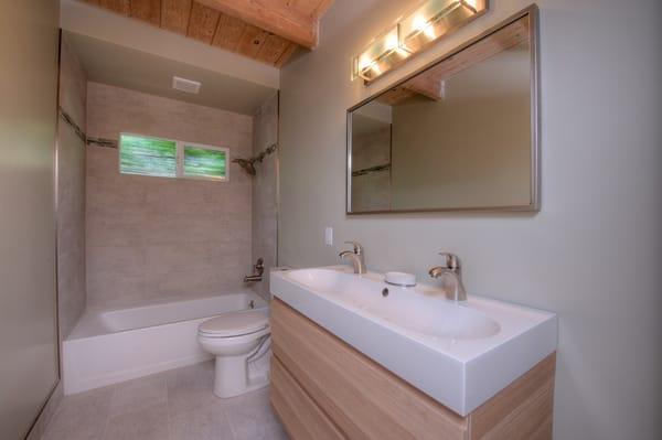 contemporary bathroom