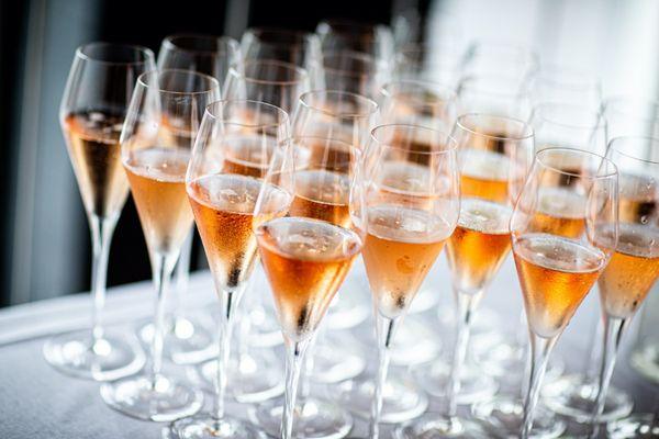 Who doesn't enjoy a glass of sparkling Rosé?!