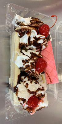 Banana split with ice cream