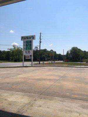 Parkers fuel and convenience sign.