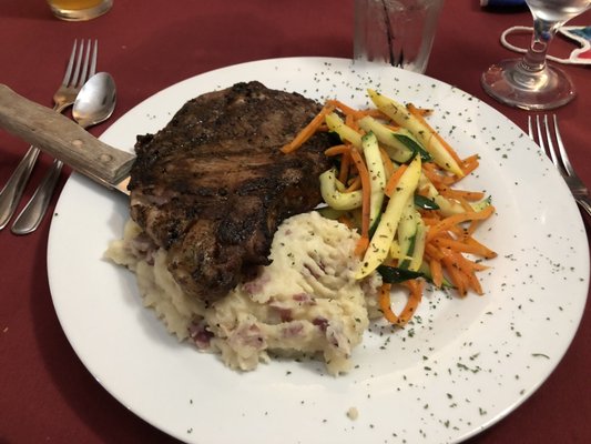 Rib Eye, mashed potatoes and vegetable medley