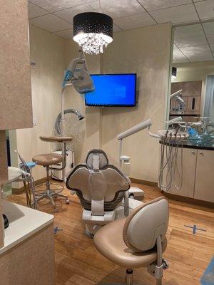 Such a nice treatment room.