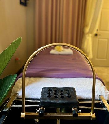 Comfortable bed for head spa and facial