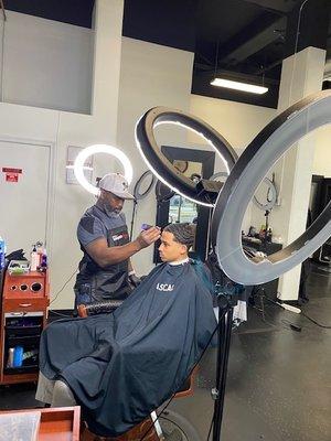 Barber doing a cut