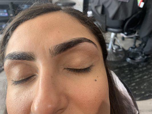 Eyebrows threading