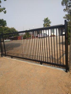 Automatic slide gate