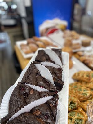 Dark chocolate raspberry brownies