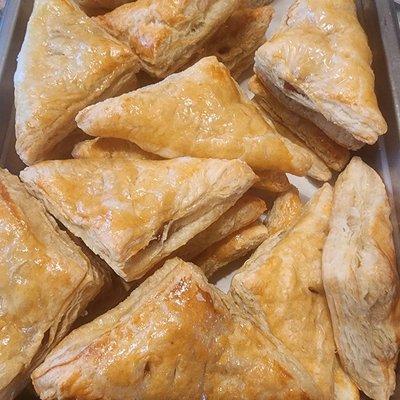 Pastelitos de Guayaba y Queso / Guava & Cheese Turnovers