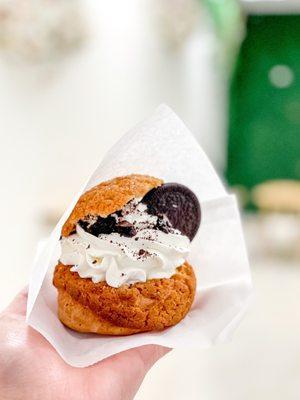 Sea salt oreo Choux [@ashleyy.eats]