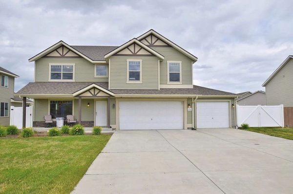 Open concept home with a 4+ garage in Airway Heights.