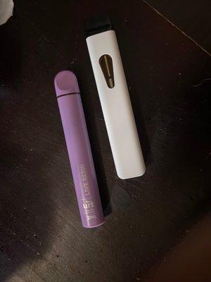 Urb XL 2G rechargeable disposable vape pen and HiXotic The Jeffrey 2G rechargeable disposable vape pen