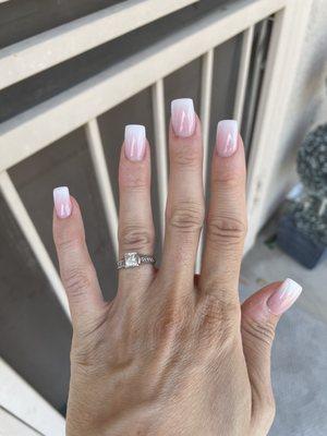 Ombré nails nude/white