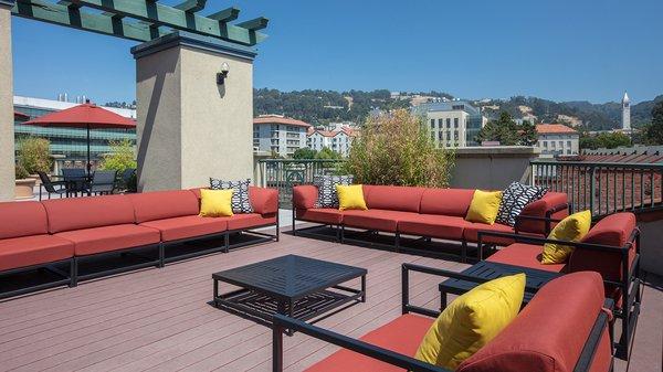 Hang out or study al fresco in our comfortable rooftop lounge.