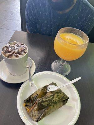 Tamal capuchino and juice