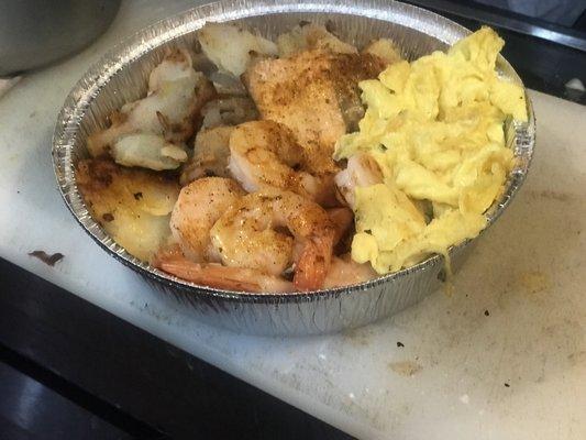 Fish And Shrimp Platter with home fries