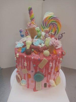 Candy cake. Cut the cake and watch it fall from inside