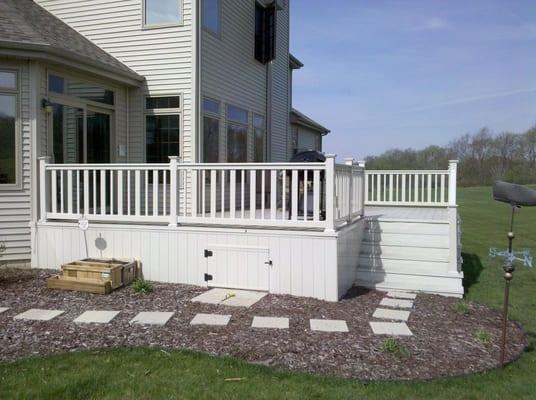 Vinyl Deck & Vinyl Railings