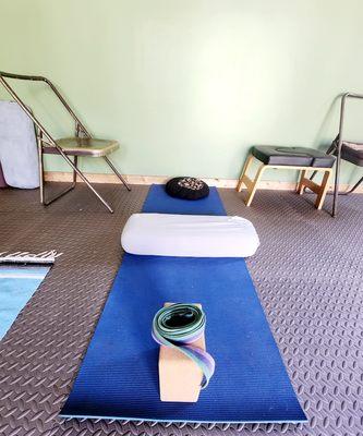 Iyengar and Yin yoga and therapeutics