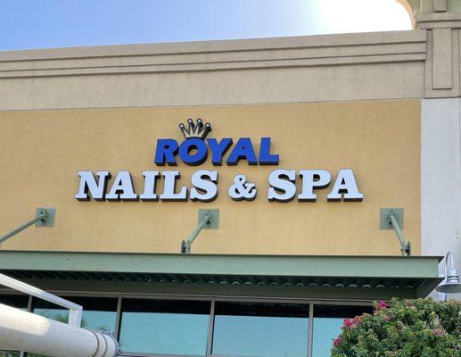 Royal Nails & Spa