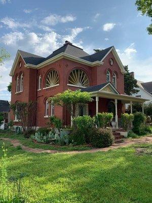 Restoring, remodeling, and adding on to this beautiful home located in Guthrie's Historic District was an honor.