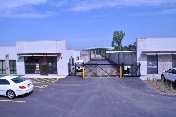 Canopy to keep you out of bad weather when unloading your goods.