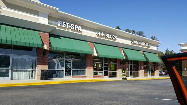 H&R Block - Exterior