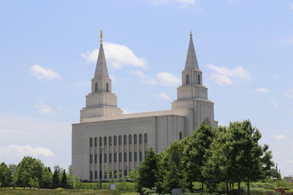 Kansas City Missouri Temple pictures from TempleVideos.com & ChurchOfJesusChristVideos.com