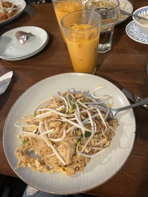 Chicken pad Thai & Thai iced tea