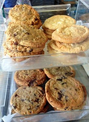 Delicious cookies! Love the oatmeal raisin!