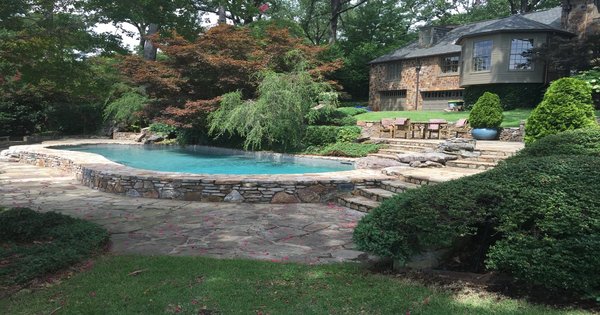 Professional Lawn and Landscape Service for Year-Round Beauty!