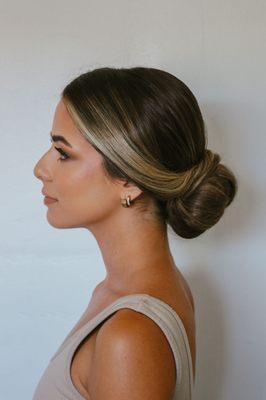 Styled bridal shoot. Simple, sleek look