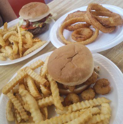 Brown and brown-er, but everything was fried to perfection. Lots of shrimp on the shrimp burger and the fries and onion rings were perfect!