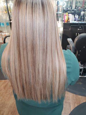 Quieres un cambio de color en tu cabello? Ven y vicitanos