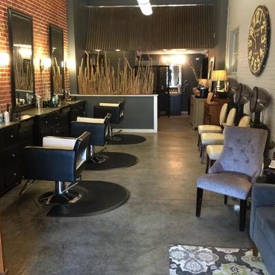 Salao is an urban salon in a small city