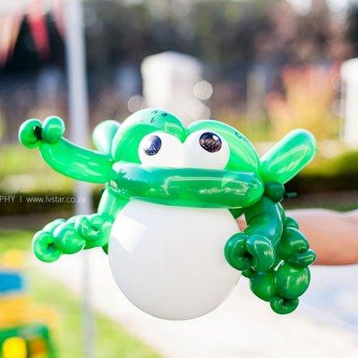 Balloon Art Frog by Bazinga New York City