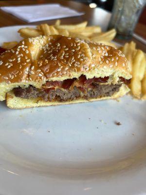 Terrible dry over cooked burger