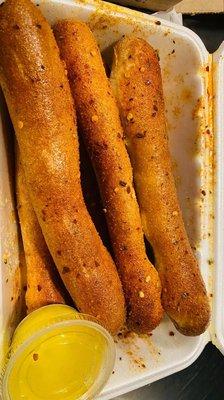 Breadsticks (spicy) with garlic butter